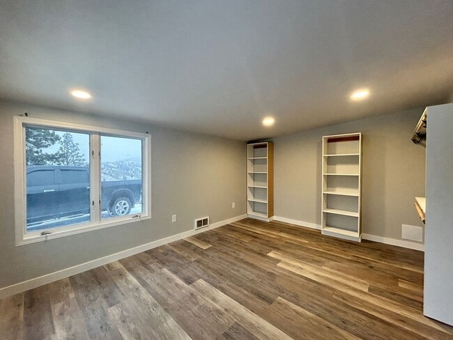 Building Photo - Cozy 1-Bed Cabin on 30 Private Acres – Incredible Views & Outdoor Access