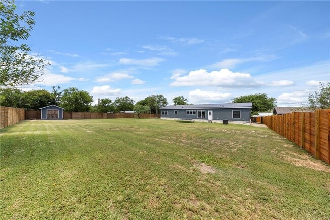 Building Photo - 201 Greenfield Rd