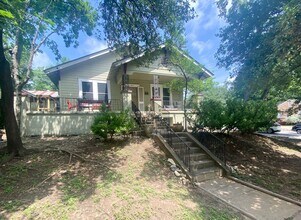 Building Photo - Walling