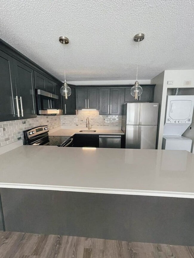 Building Photo - Beautifully Renovated 1bd Condo