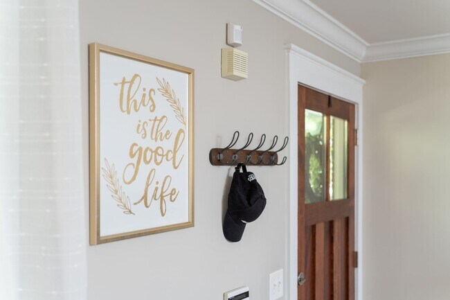 Building Photo - 3 Bedroom Flat, End unit Apartment - Available at Woodlands with $500 deposit. Ask your leasing a...