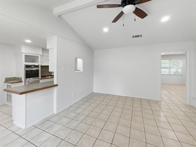 Building Photo - 2120 Vickie Dr