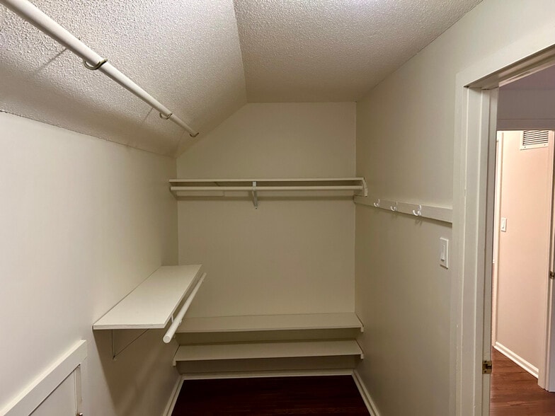 Building Photo - 21 Waterview Dr