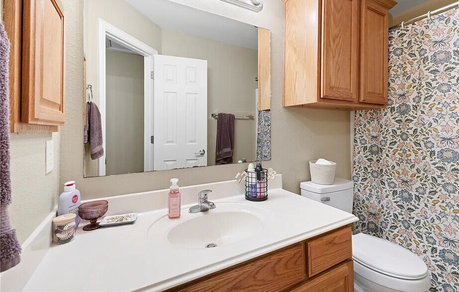 Building Photo - 1001 Krenek Tap Rd