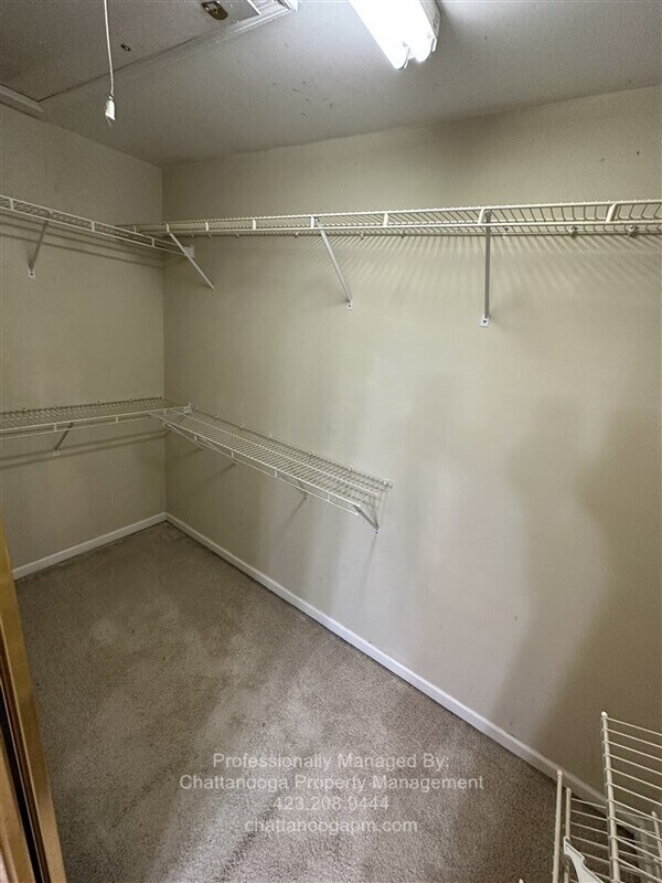 Building Photo - 7420 Hamilton Run Dr