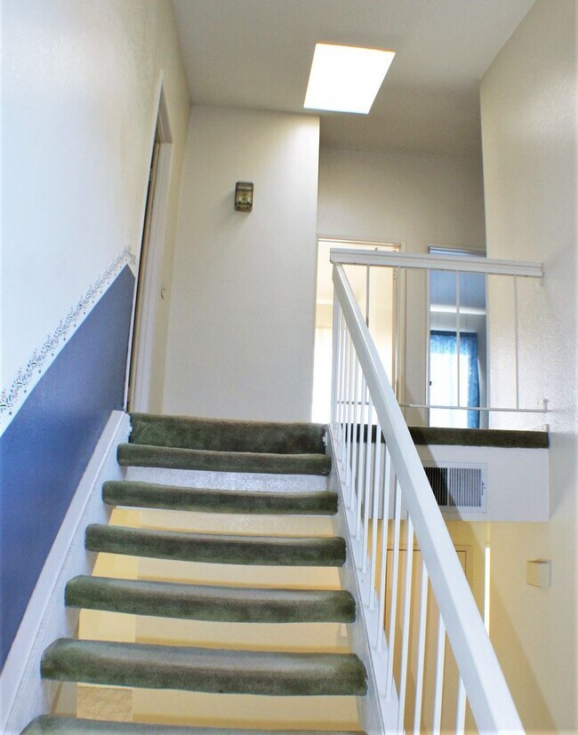 Building Photo - 25740 Rosebay Ct