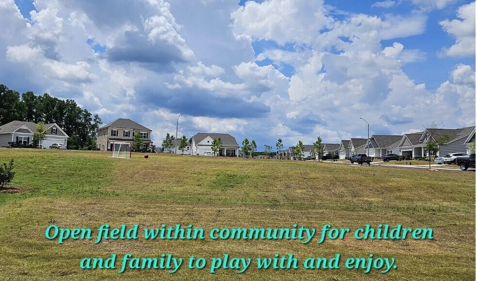 Building Photo - 827 Biltmore Dr