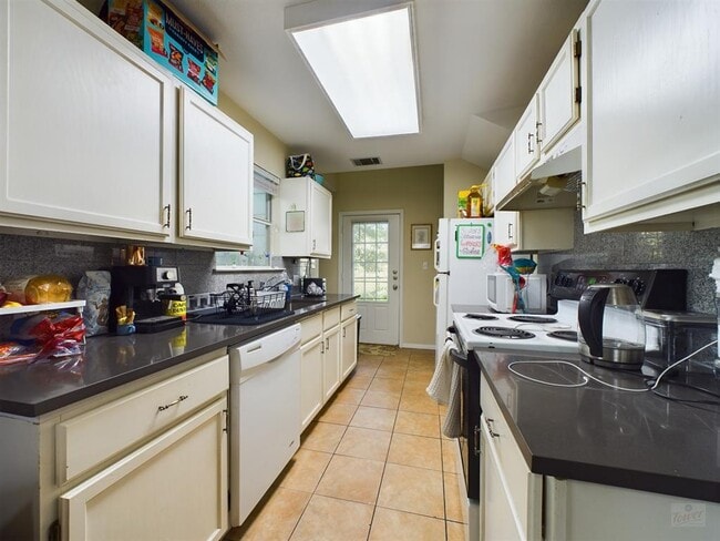 Building Photo - 4521 Avenue F