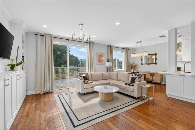 Building Photo - 3544 Lakewood Pl