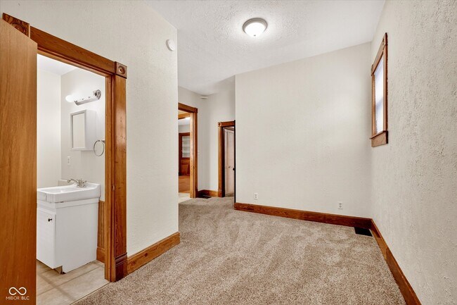 Building Photo - 456 N Centennial St