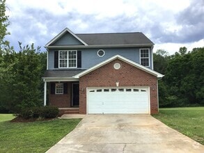 Building Photo - 204 Falcon Rd