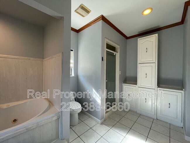 Building Photo - 25491 Plantation Ave