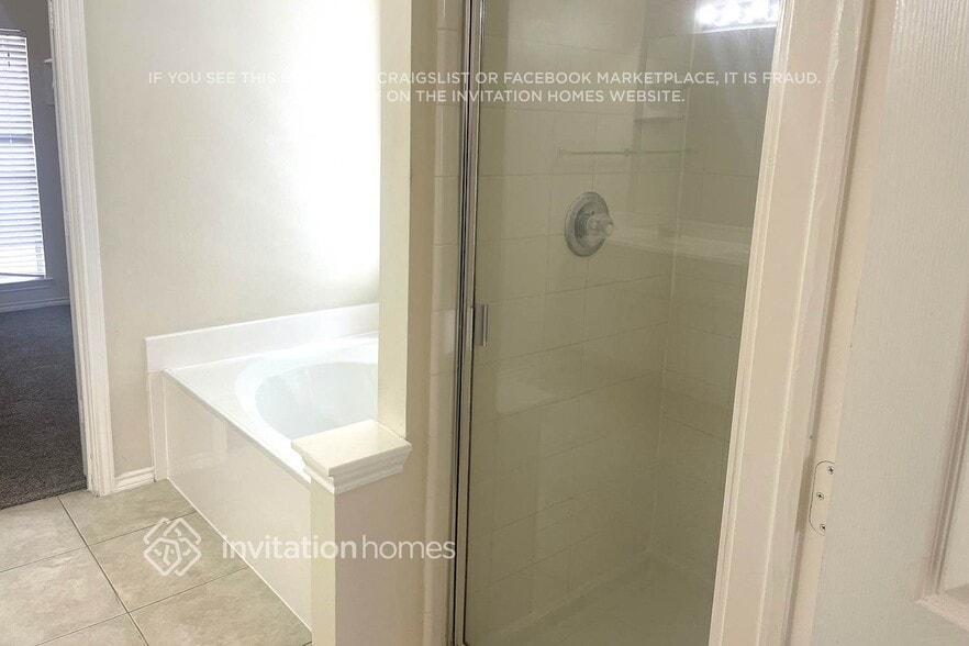 Building Photo - 3208 Waterglen Ct