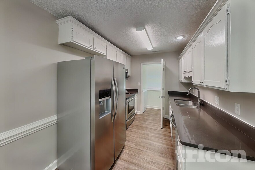 Building Photo - 809 Valley Creek Dr