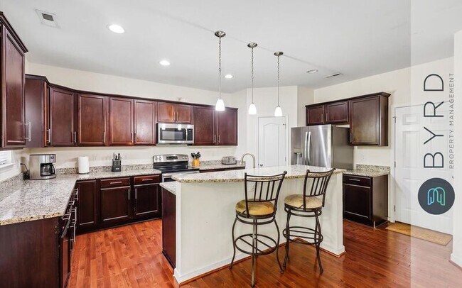 Building Photo - 7413 Nicklaus Cir