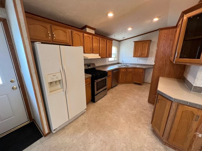 Building Photo - 3 Bedroom 2 Bath High-End Mobile Home with...