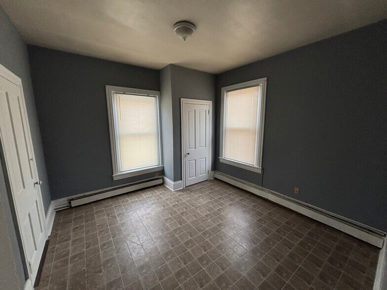 Building Photo - 1003 W Main St