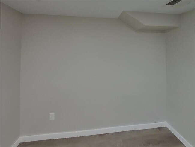 Building Photo - 1633 Sherwood Ave