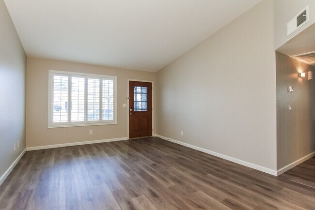 Building Photo - 1518 E Carter Rd