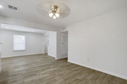 Building Photo - Single story corner home features 3 beds, 2 bathrooms