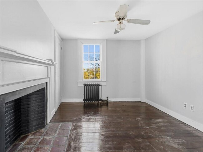 Building Photo - 1382 Hope St