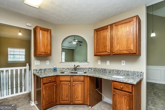 Building Photo - 6415 E Meyer Dr
