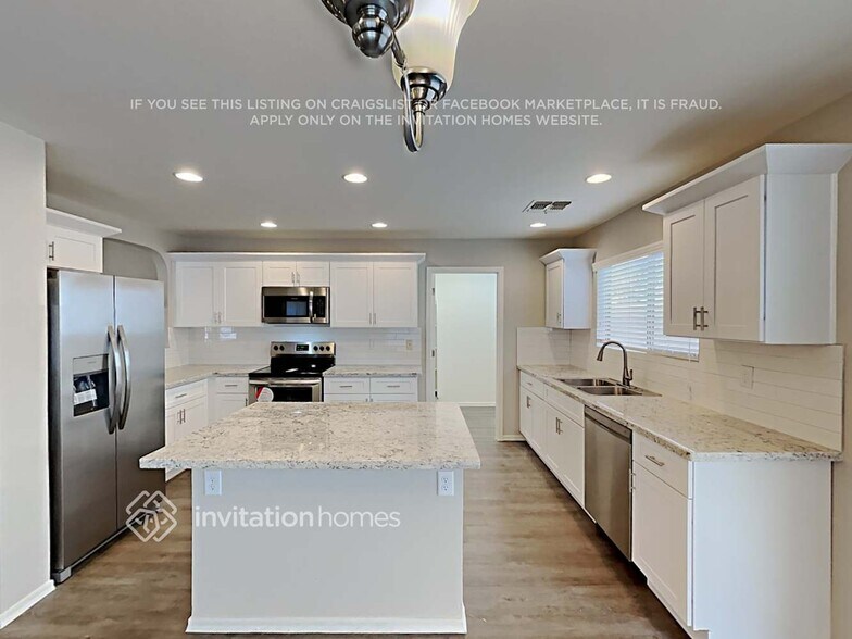 Building Photo - 10908 E Forge Ave