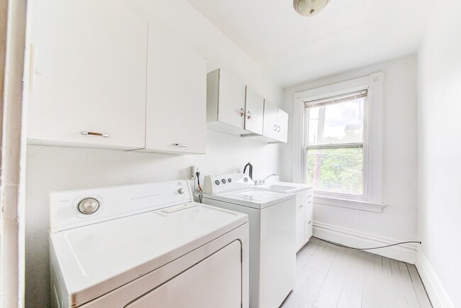 Building Photo - AVAILABLE AUGUST 2026 - Spacious Renovated 4 Bedroom, 1.5 Bath Home w/ AC!