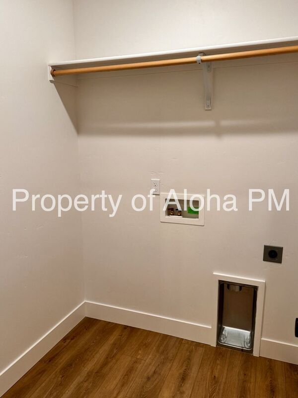 Building Photo - 366 E Presidio Ln