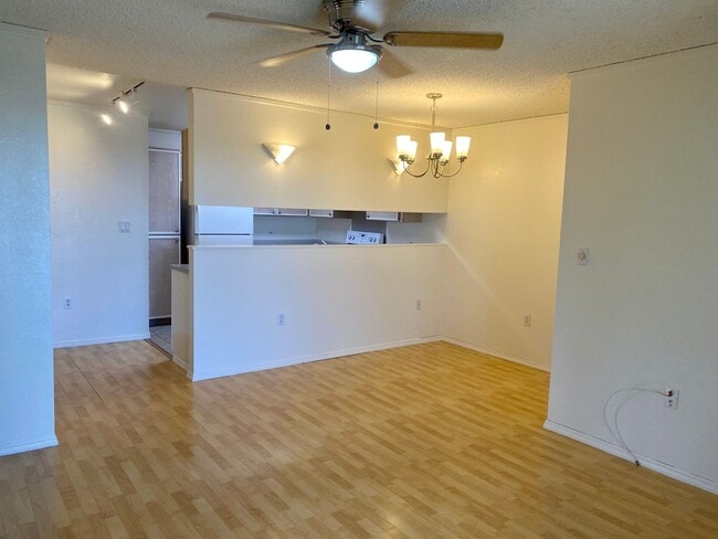 Building Photo - Available Now | 2 Bedroom, 1 Bathroom Apartment w/Scenic View from Enclosed Lanai | Kualana Knoll...