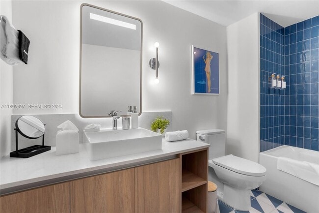 Building Photo - 601 NE 1st Ave