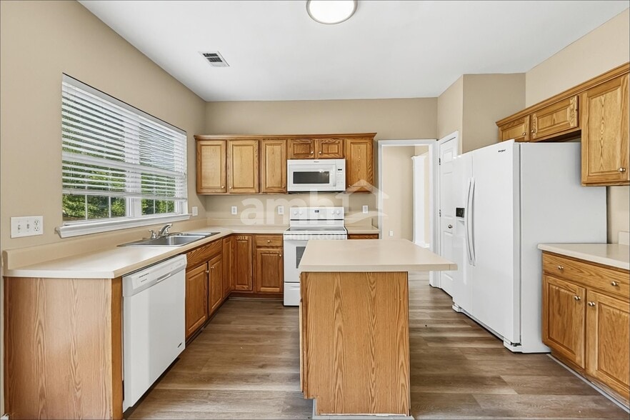 Building Photo - 2251 Monthemer Cv