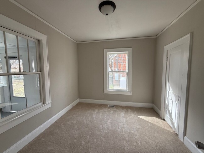 Building Photo - 113 Highland Ave