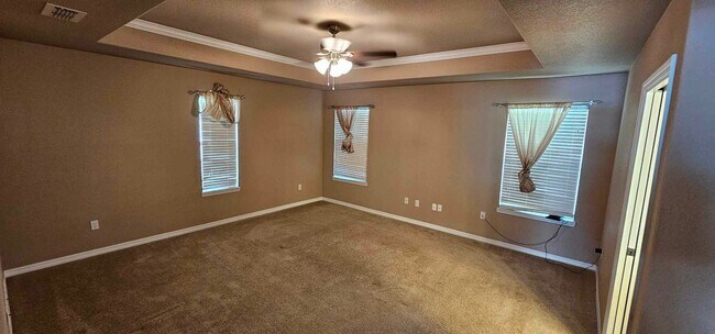 Building Photo - Beautiful 3 bedroom, 2 bath home for rent, Available to view 3/2/26