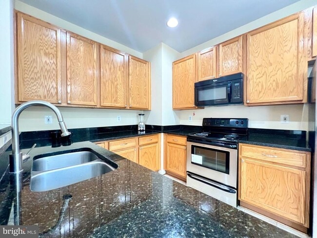 Building Photo - 15720 Palermo Terrace