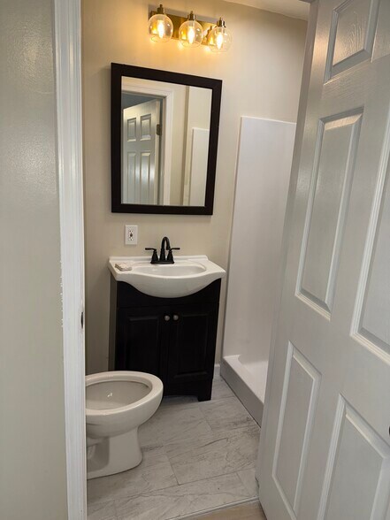 Building Photo - 901 Haledon Rd