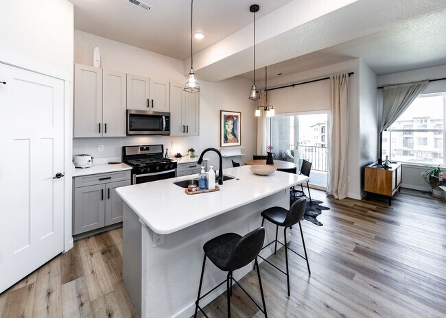 Building Photo - Beautiful Townhome Next to Nature on Westside