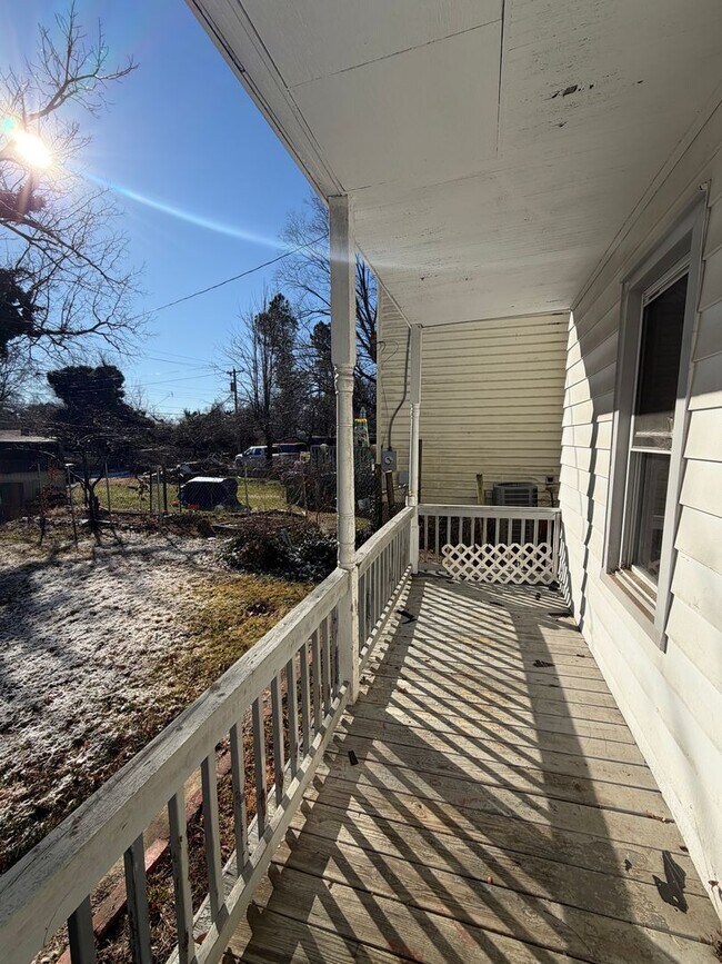 Building Photo - Charming 4bdrm/1.5bth Home Located in Richmond's North Highland Park w/Balcony!!