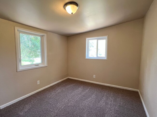 Building Photo - Two Bedroom One Bathroom Home in Lincoln