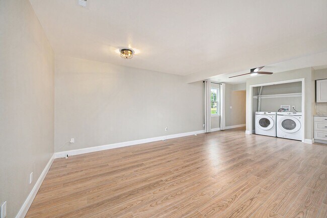 Building Photo - Updated 3BR/2BA in Great Location: Available Now