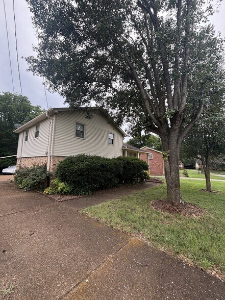 Building Photo - 3929 Creekway Ct