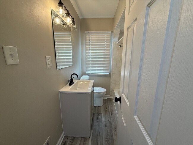 Building Photo - Freshly Renovated 3-Bedroom Home – Quality...