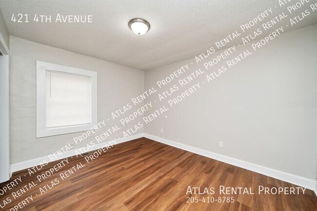 Building Photo - 421 4th Ave