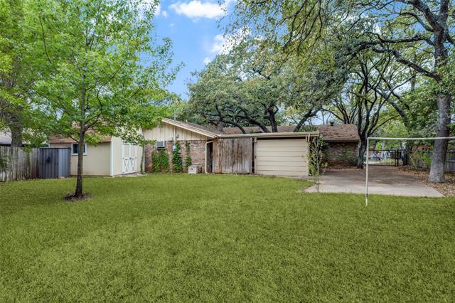 Building Photo - 705 Lake Louise Rd