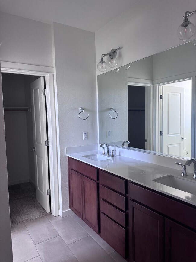 Building Photo - 3 BR/2.5BA | Newly Renovated Single Family Home | 1-Car Garage |Near Franklin Blvd!