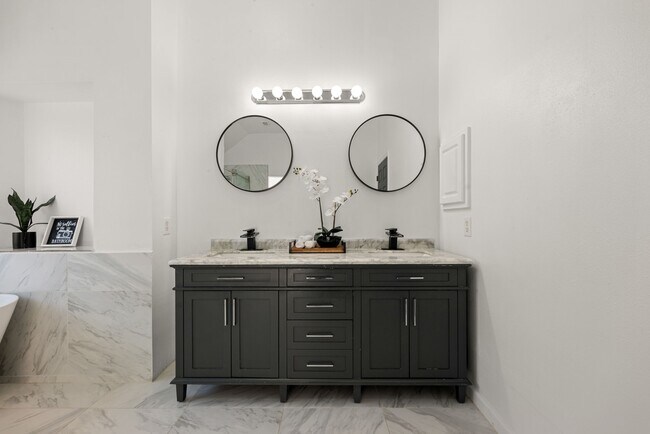 Building Photo - 3538 Lakeaires Ln