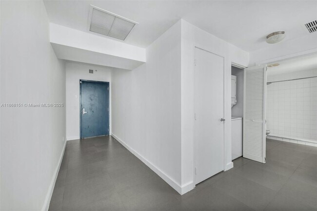 Building Photo - 888 Biscayne Blvd