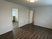 Building Photo - Renovated 3 Bed, 1 Bath Home in McMinnville