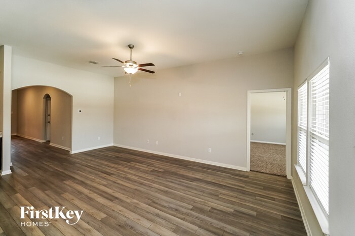 Building Photo - 6411 Thorpe Holw