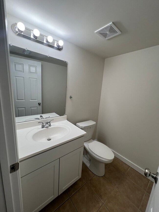 Building Photo - 312 Rugby Ct